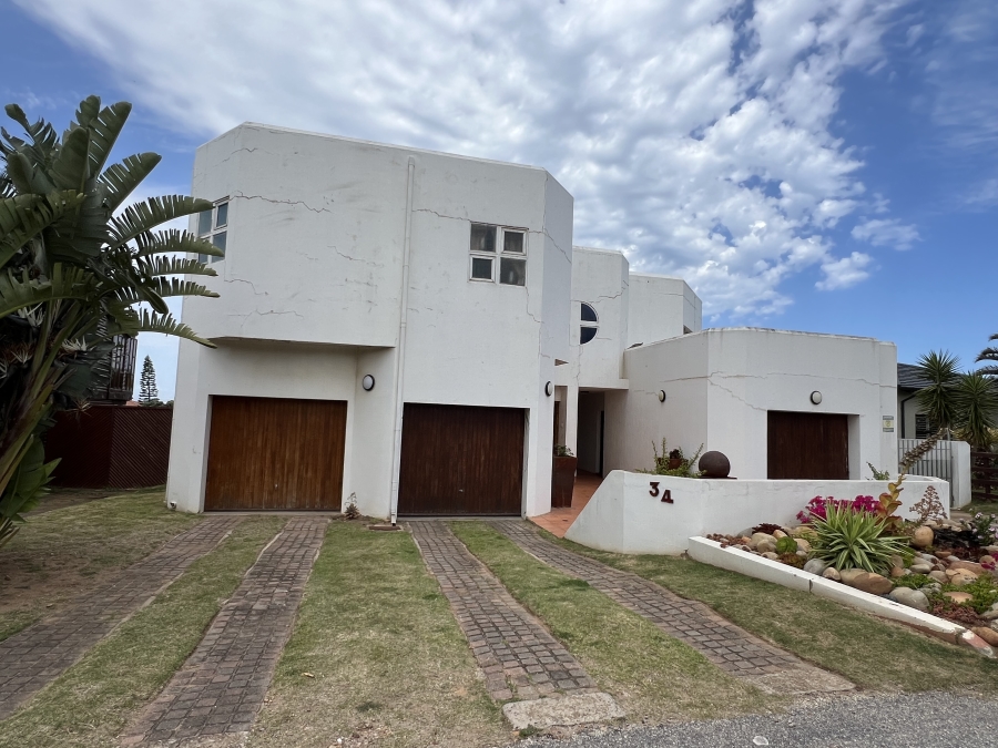 5 Bedroom Property for Sale in Wavecrest Eastern Cape